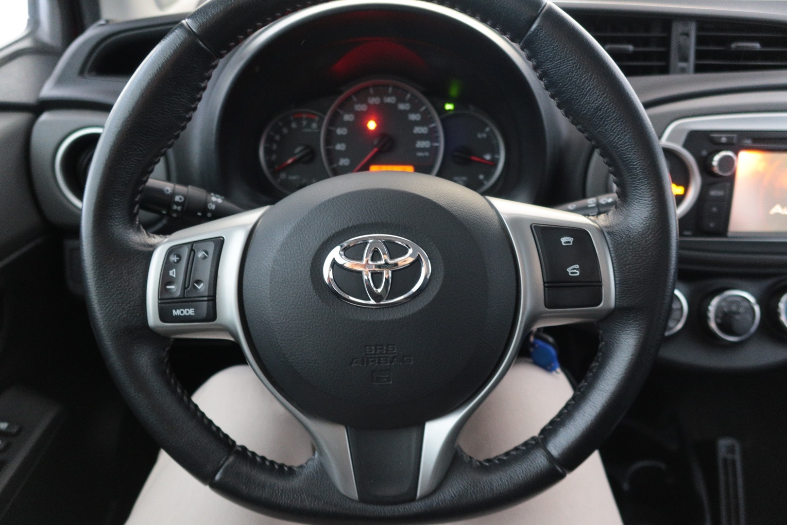 TOYOTA Yaris 2012