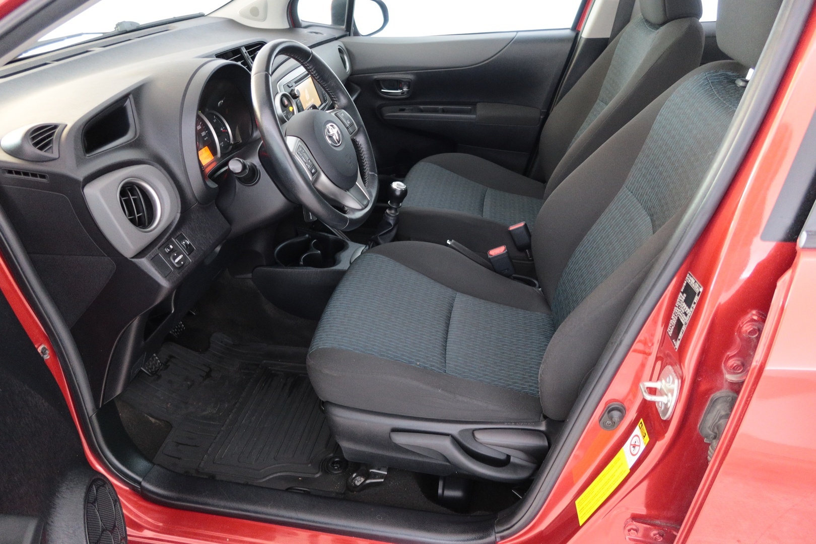 TOYOTA Yaris 2012