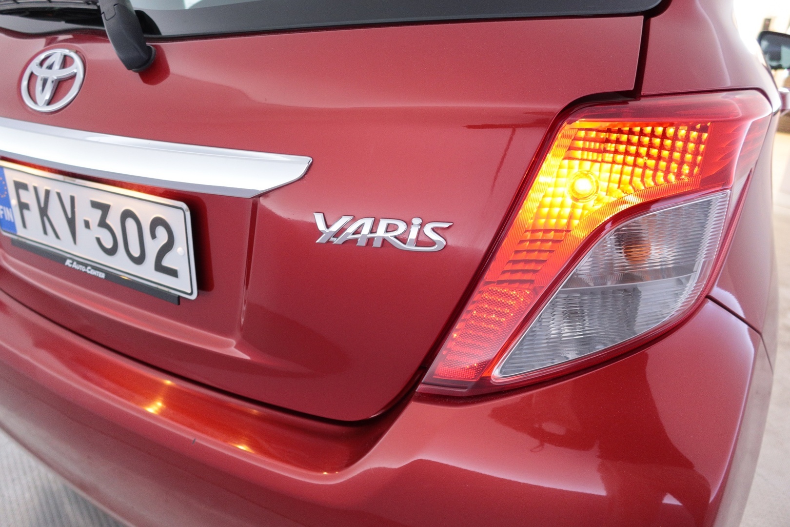 TOYOTA Yaris 2012