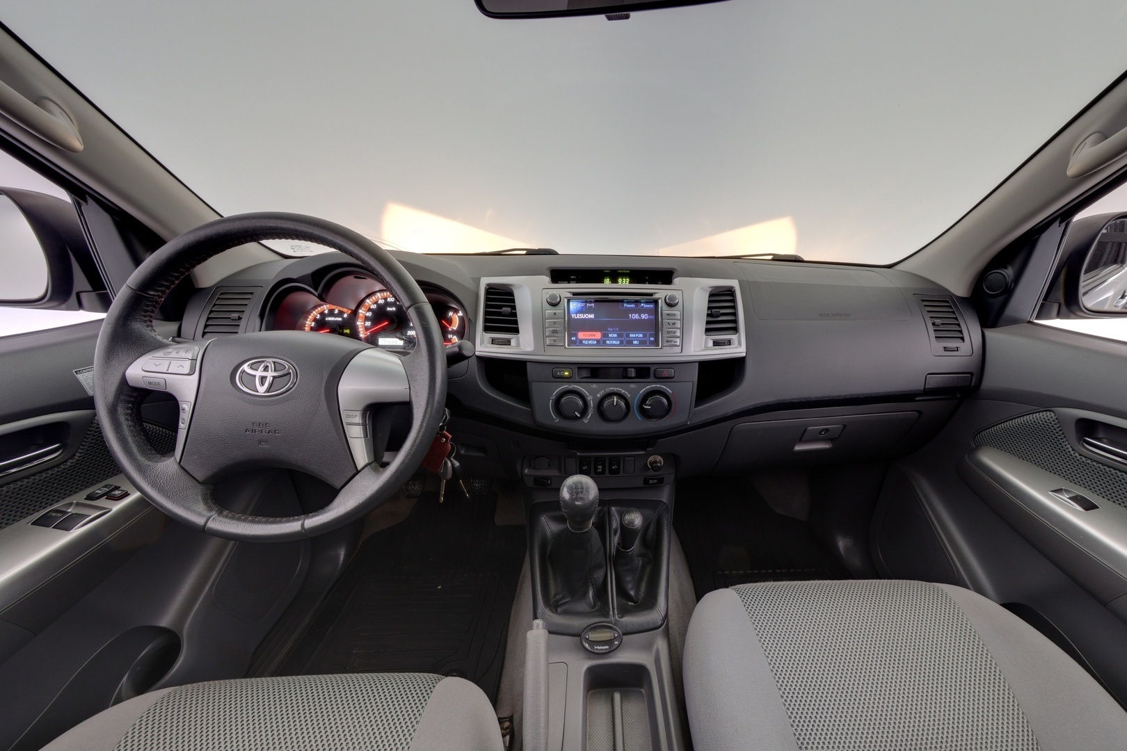 TOYOTA Hilux 2011