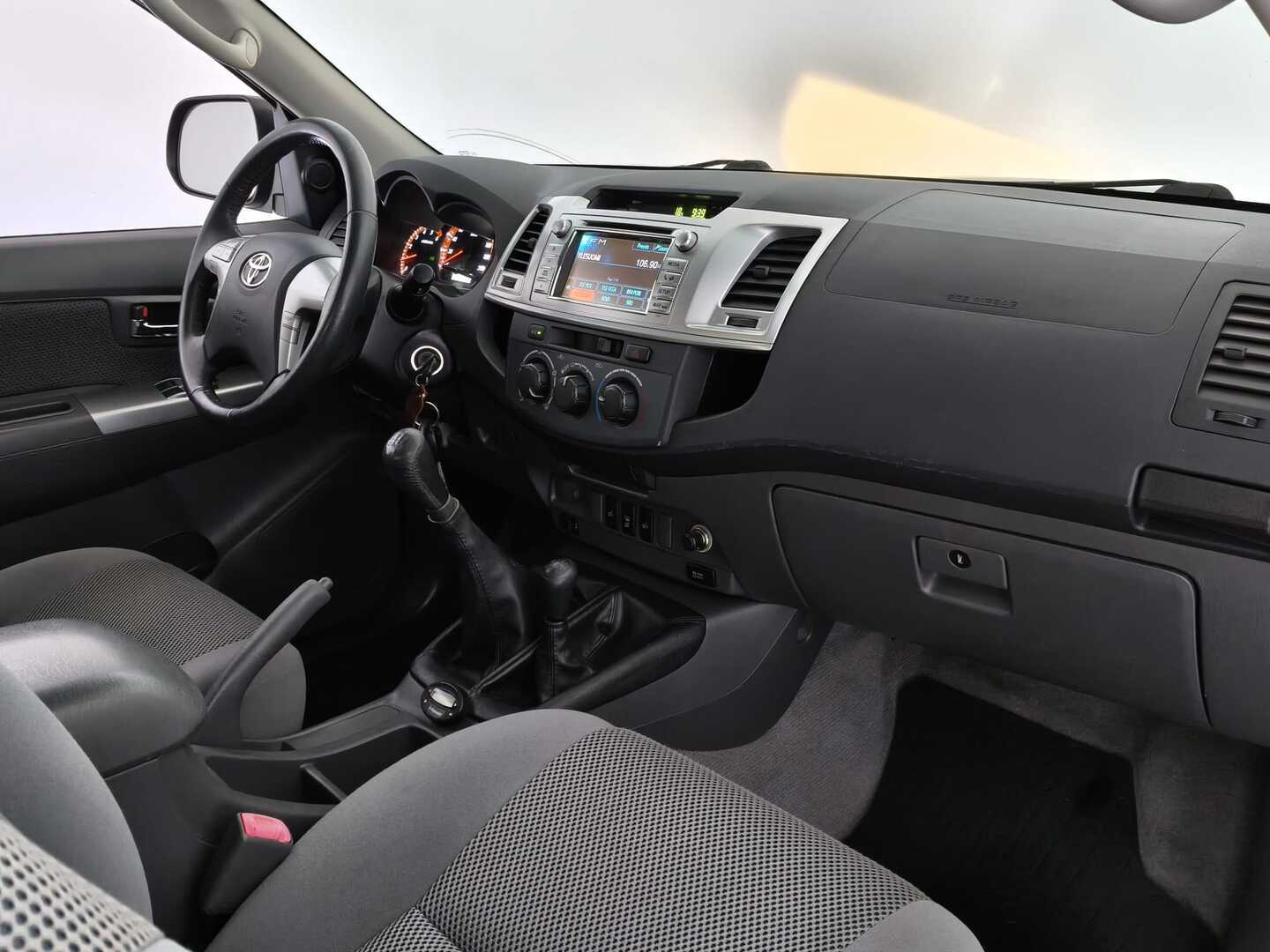TOYOTA Hilux 2011