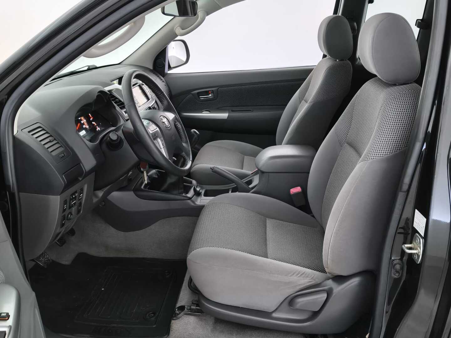TOYOTA Hilux 2011