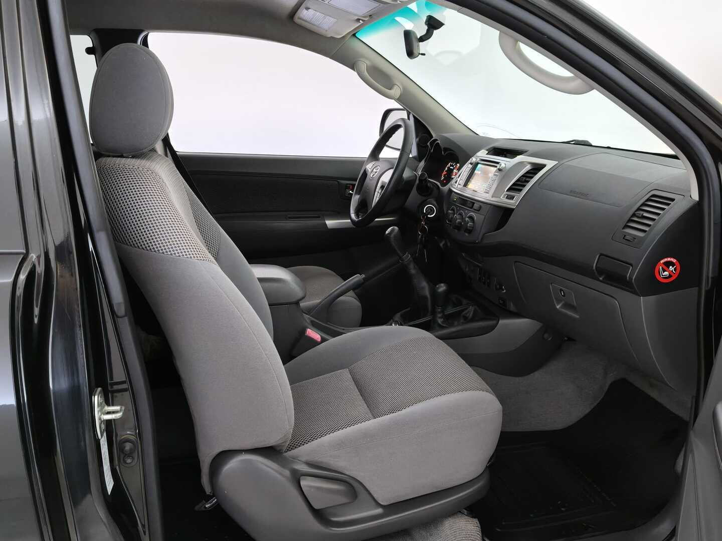 TOYOTA Hilux 2011