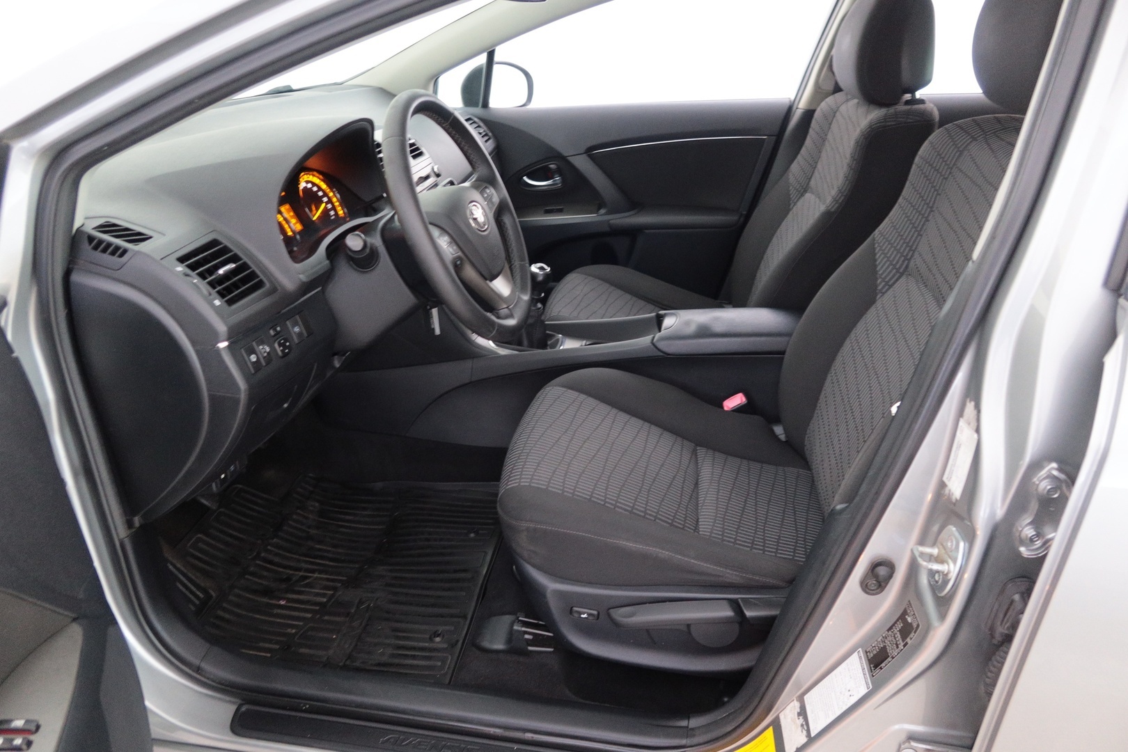 TOYOTA Avensis 2011