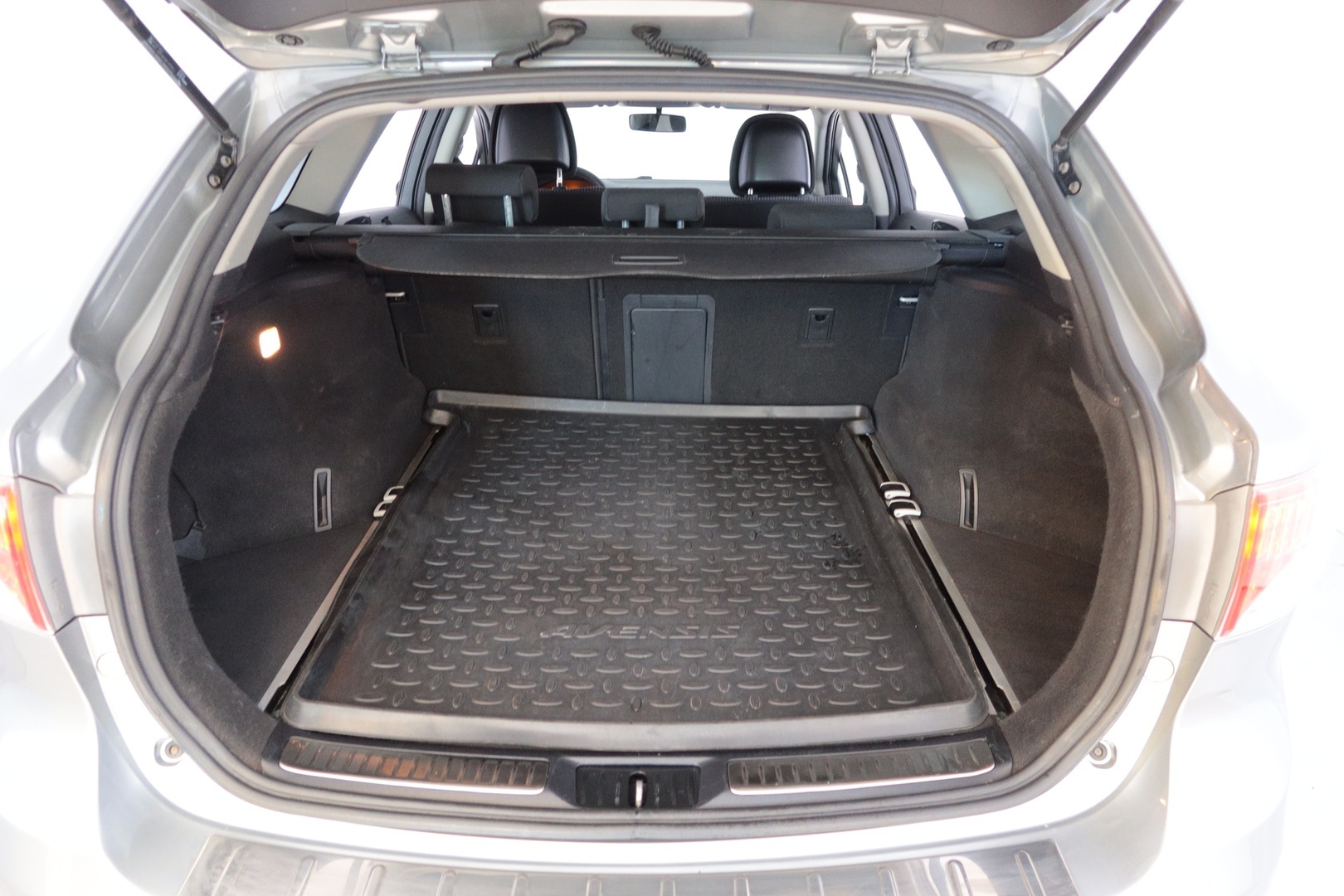 TOYOTA Avensis 2011