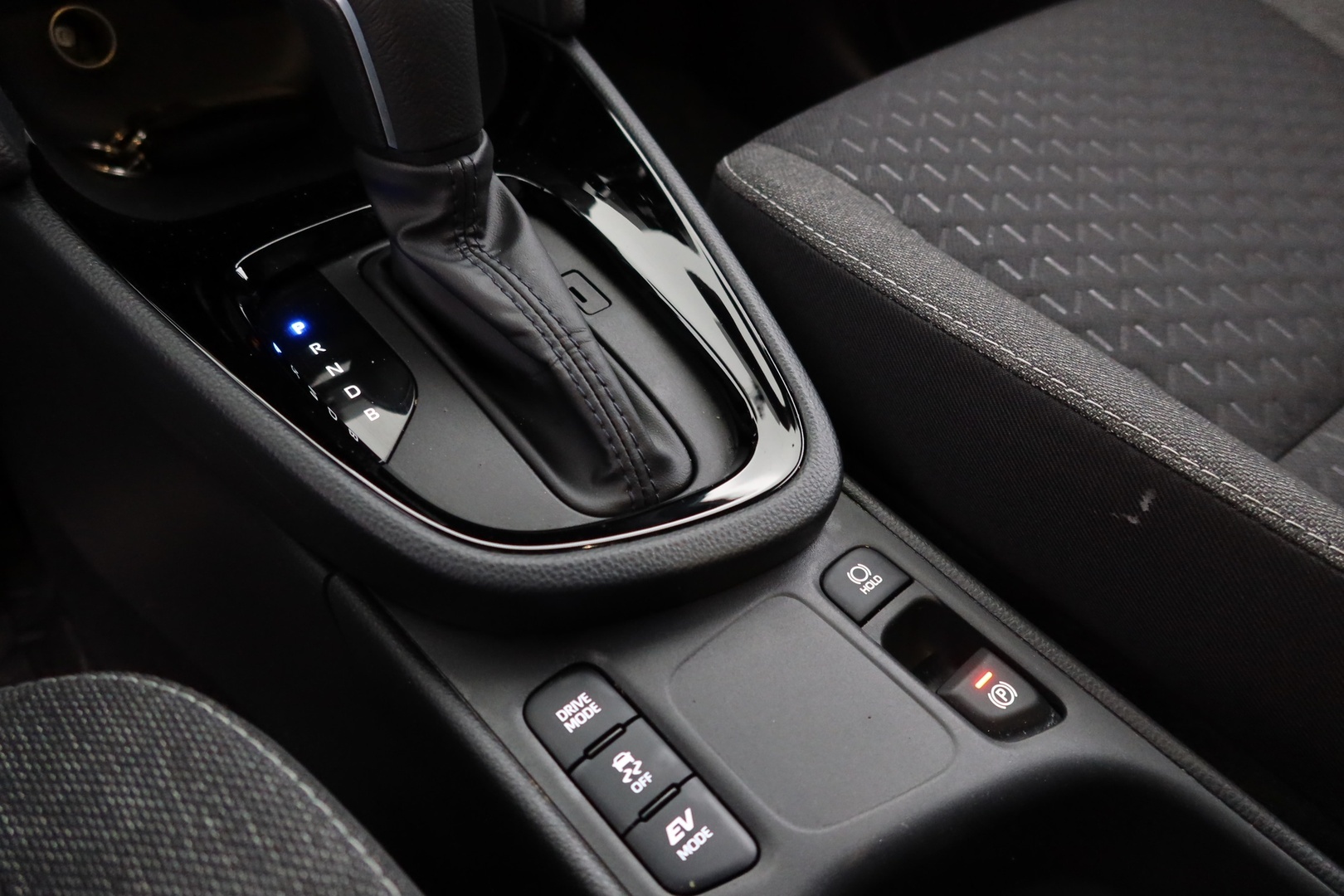 TOYOTA Yaris Cross 2025