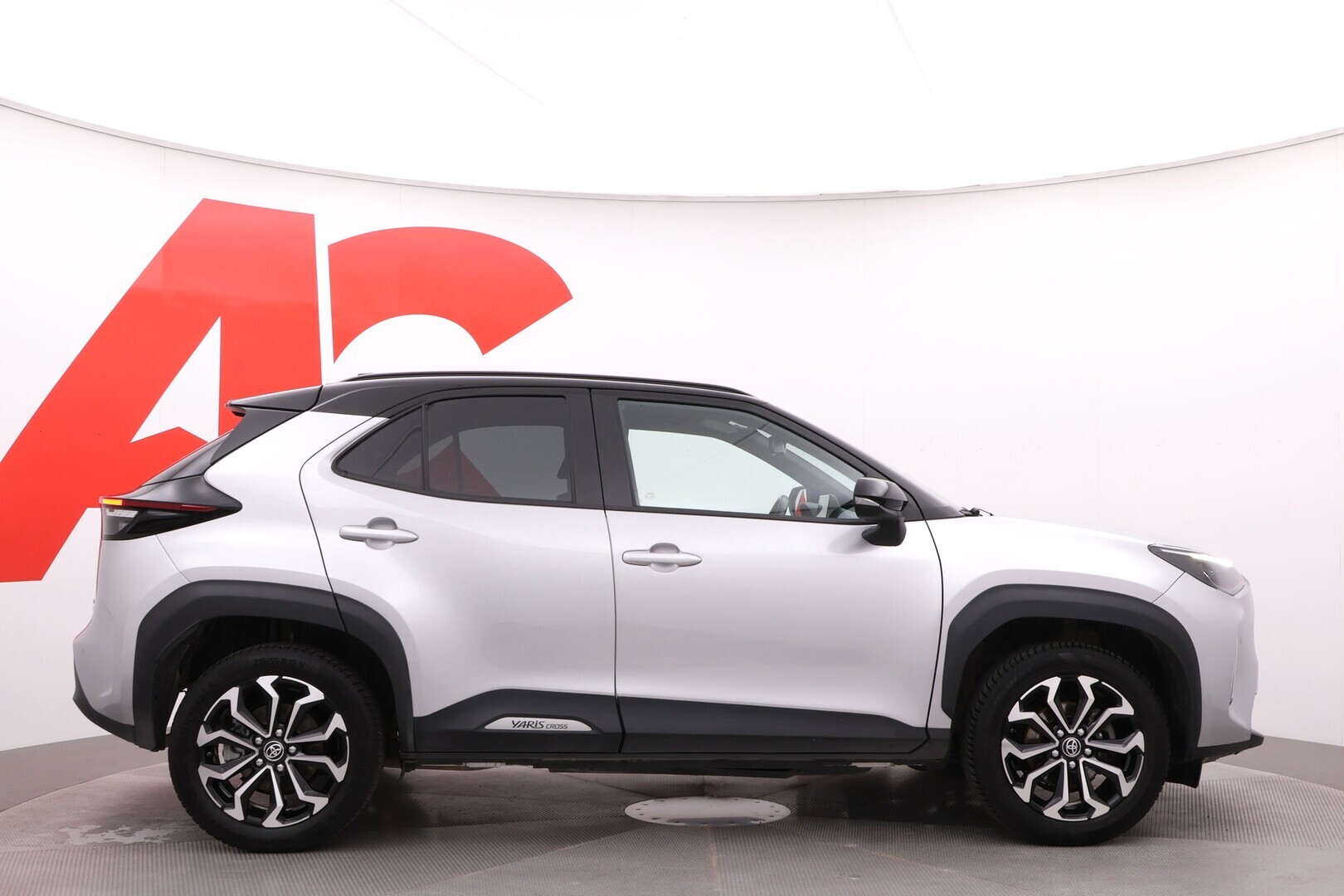 TOYOTA Yaris Cross 2023