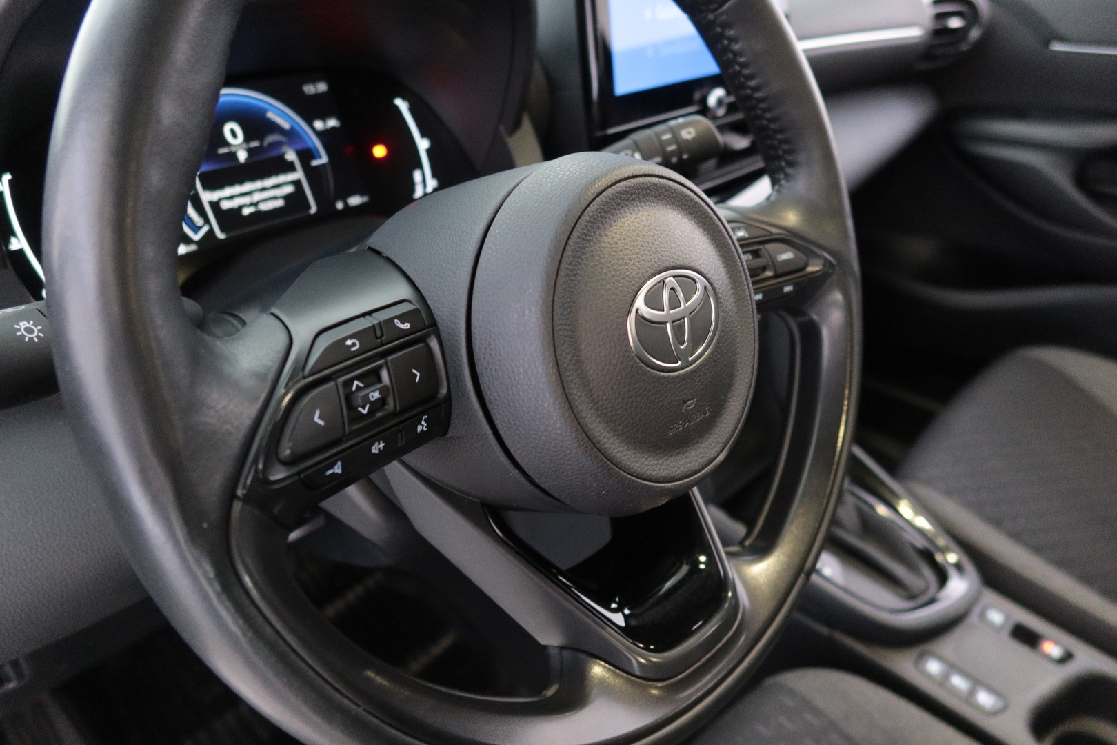 TOYOTA Yaris Cross 2025