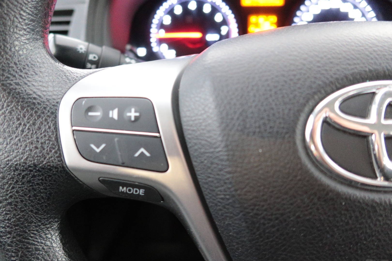 TOYOTA Avensis 2014