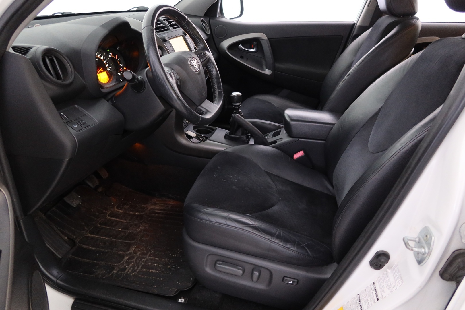 TOYOTA RAV4 2011