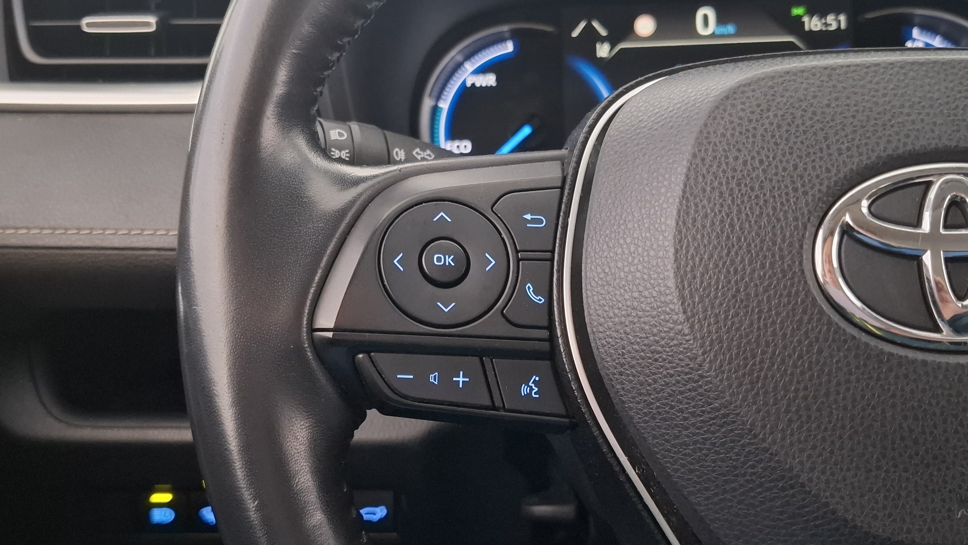 TOYOTA RAV4 2021