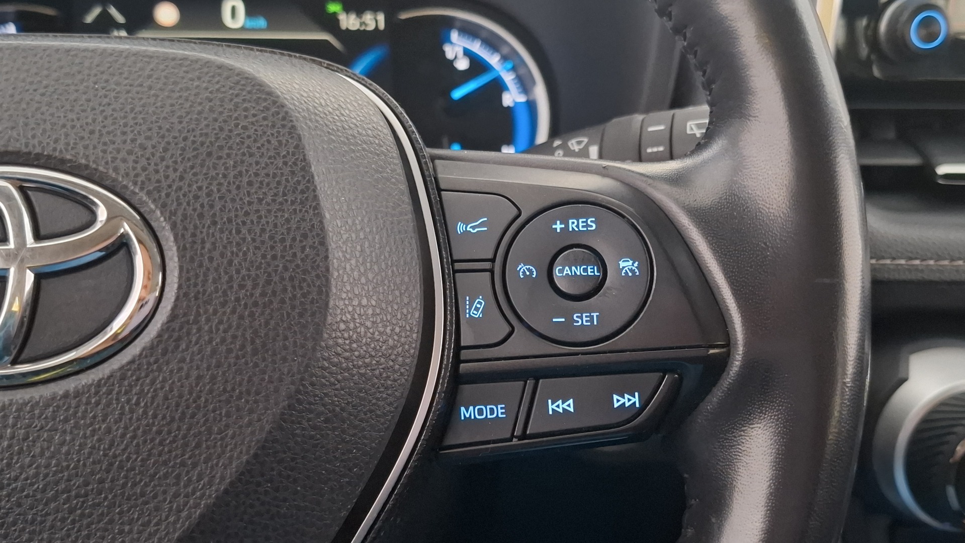 TOYOTA RAV4 2021