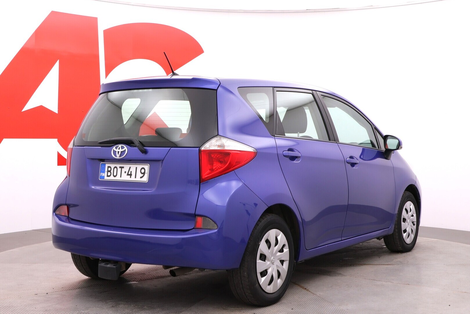 TOYOTA Verso-S 2011