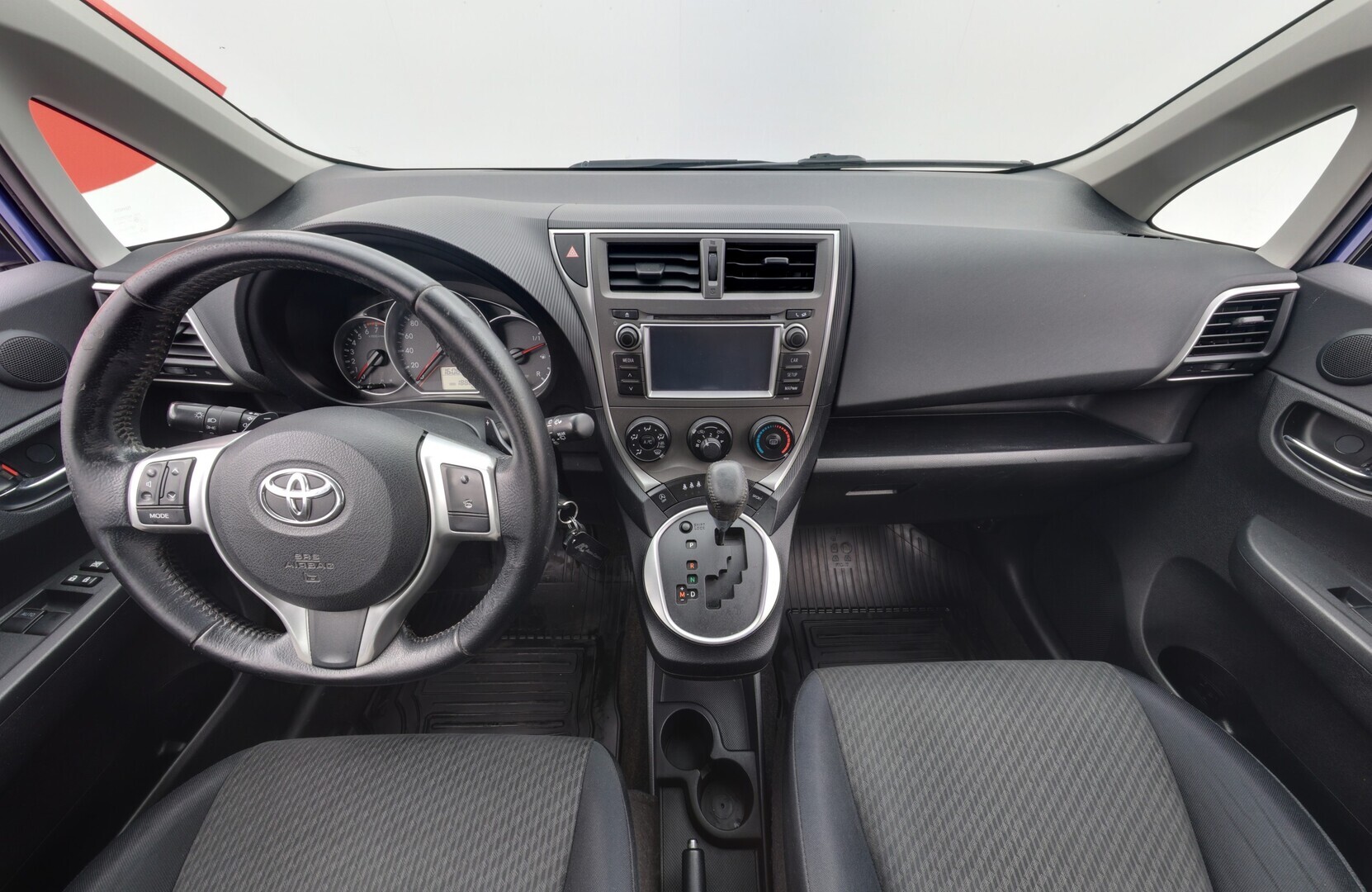 TOYOTA Verso-S 2011