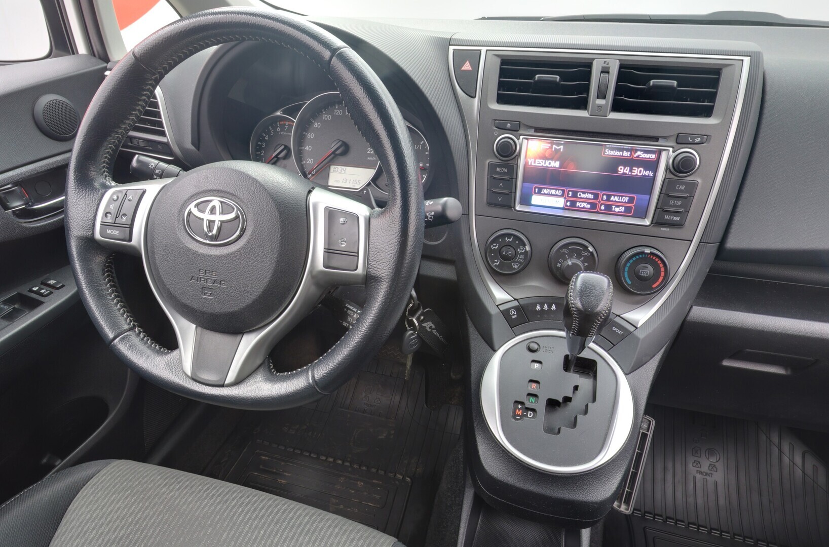 TOYOTA Verso-S 2014
