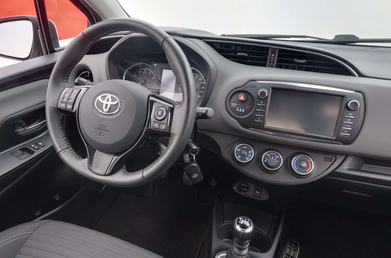 TOYOTA Yaris 2018