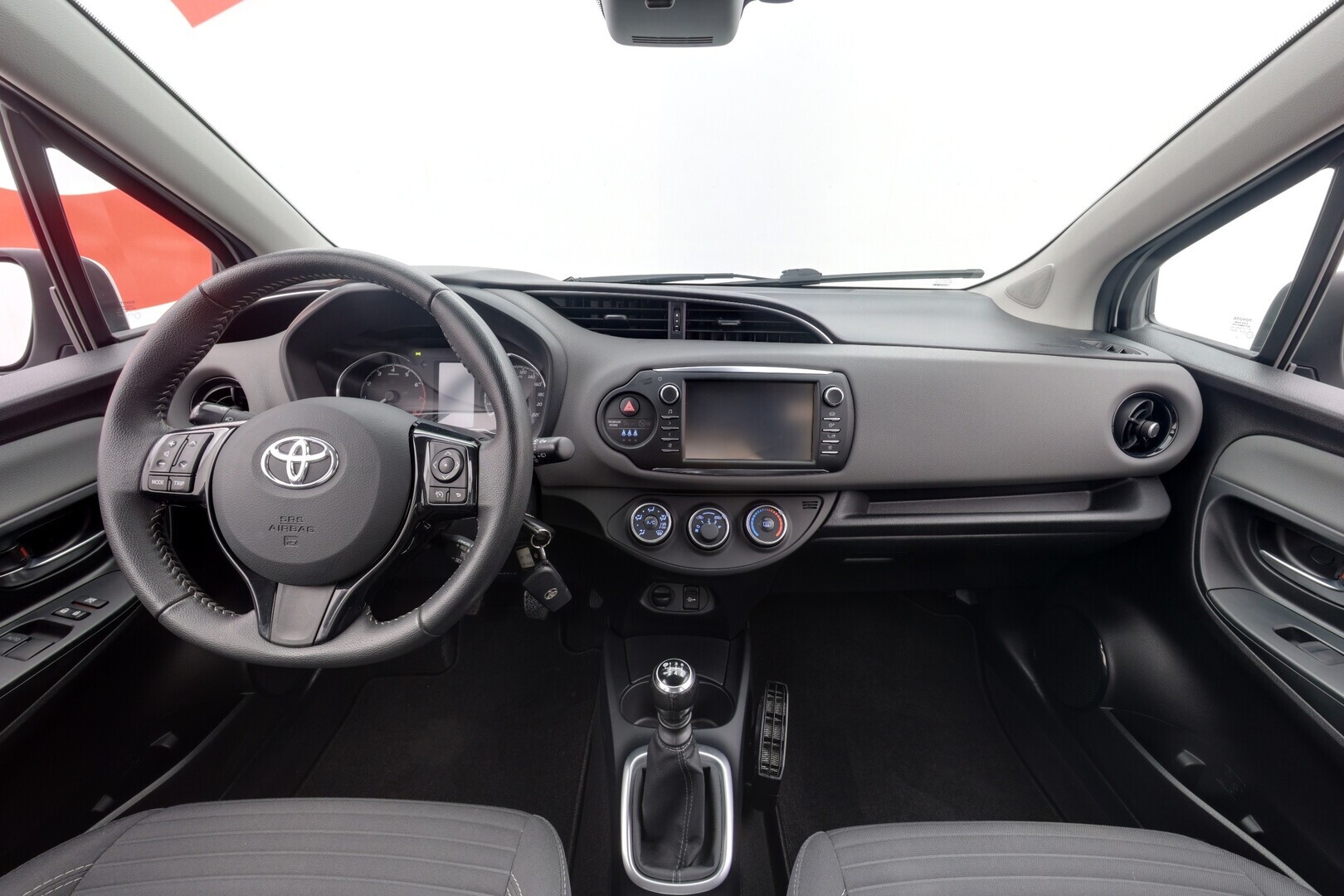 TOYOTA Yaris 2018