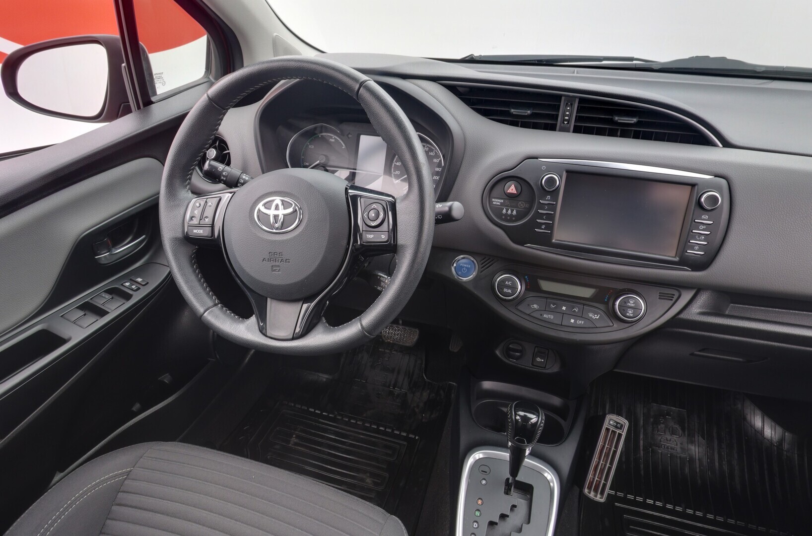TOYOTA Yaris 2018