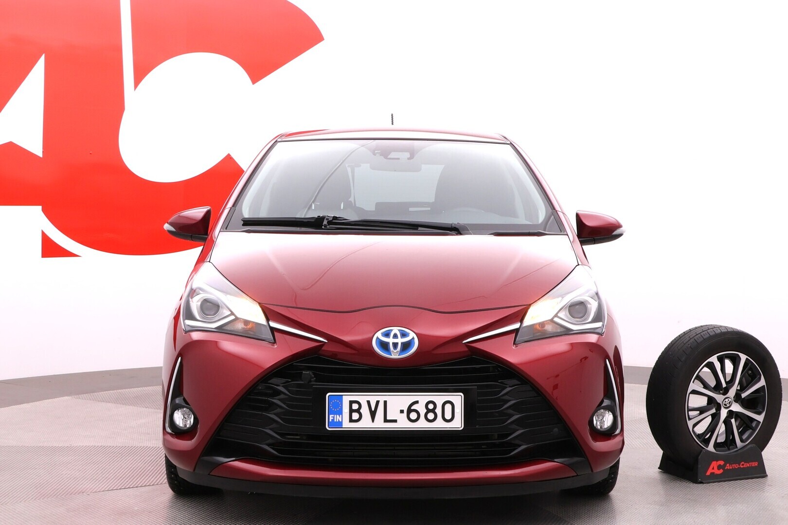 TOYOTA Yaris 2018