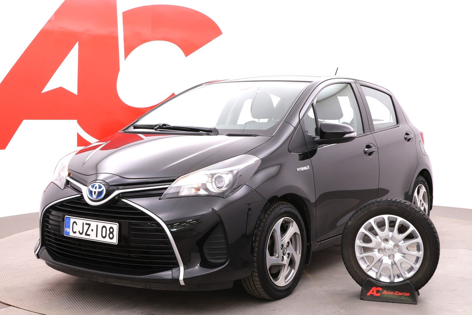 TOYOTA Yaris 2015