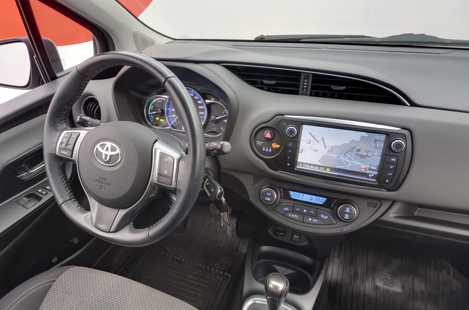 TOYOTA Yaris 2015