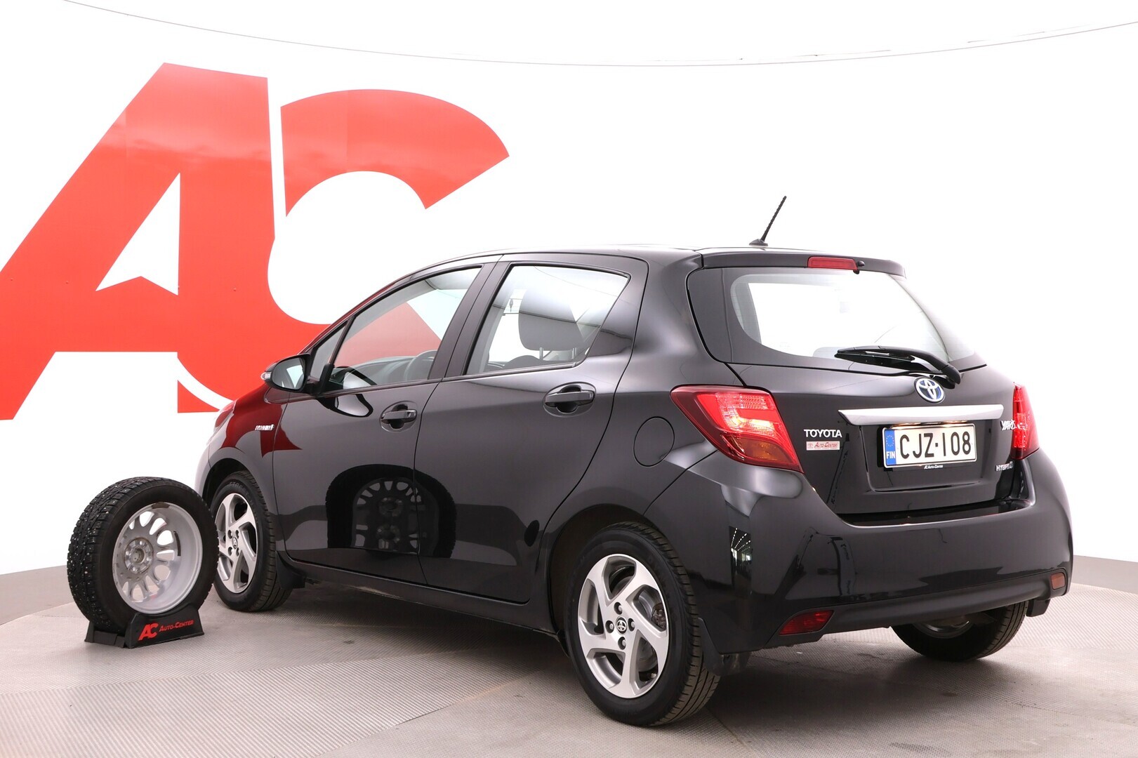 TOYOTA Yaris 2015