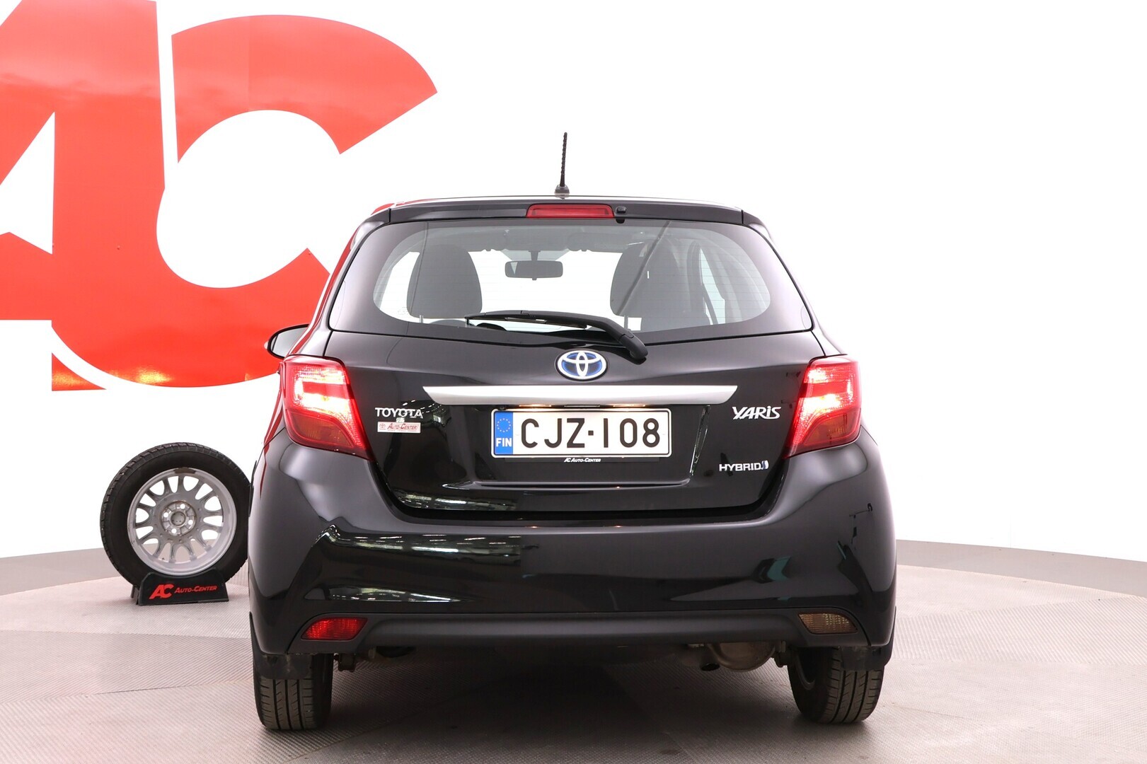 TOYOTA Yaris 2015