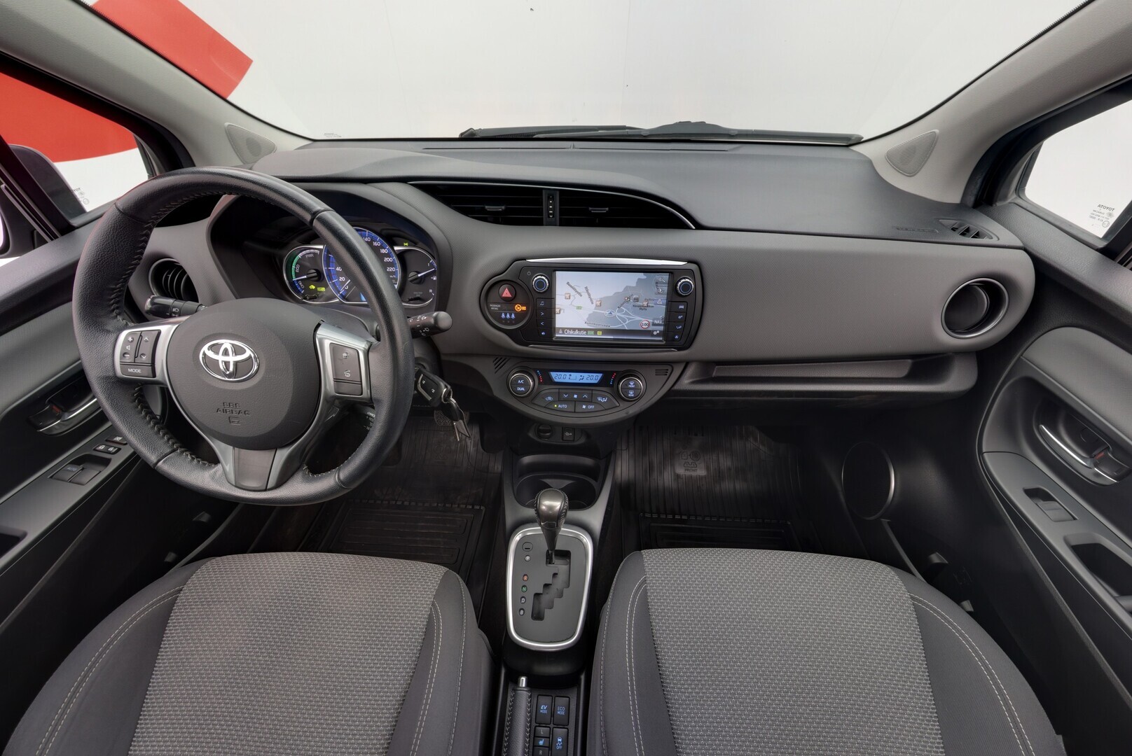 TOYOTA Yaris 2015