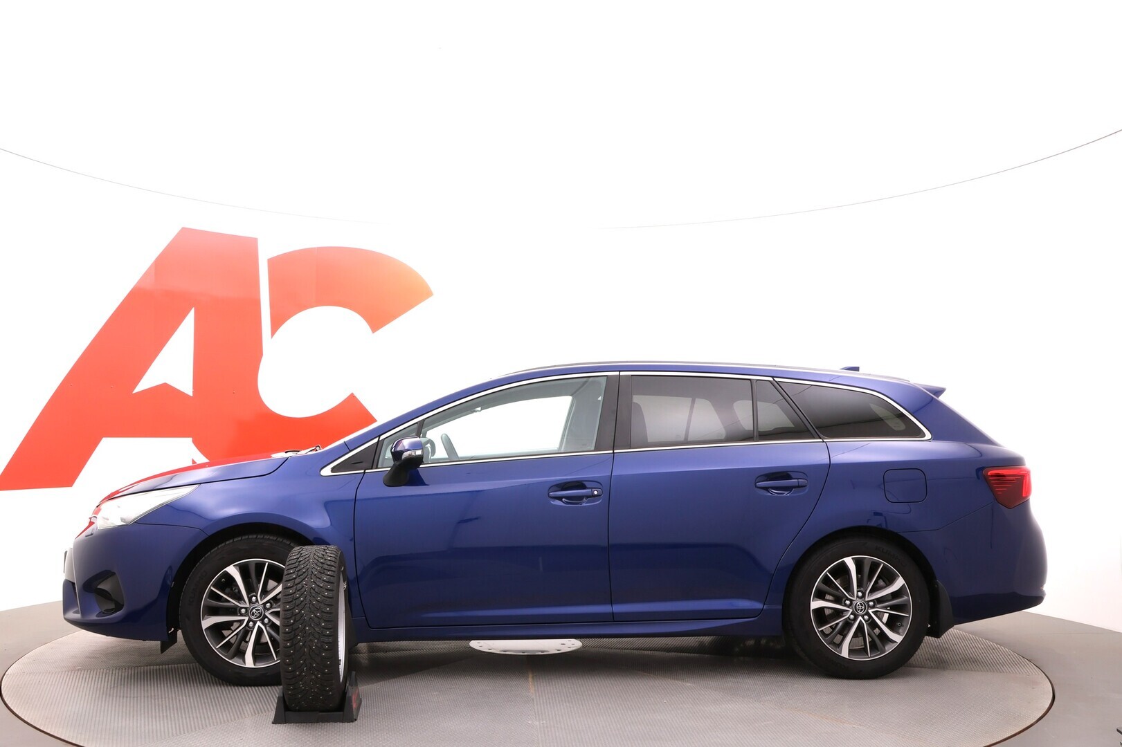 TOYOTA Avensis 2017