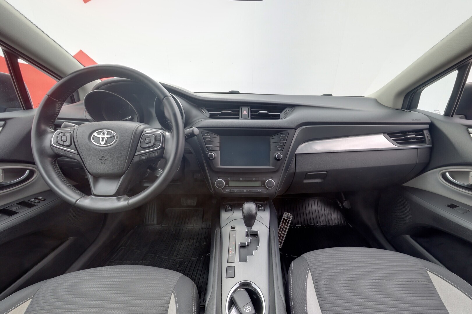 TOYOTA Avensis 2017