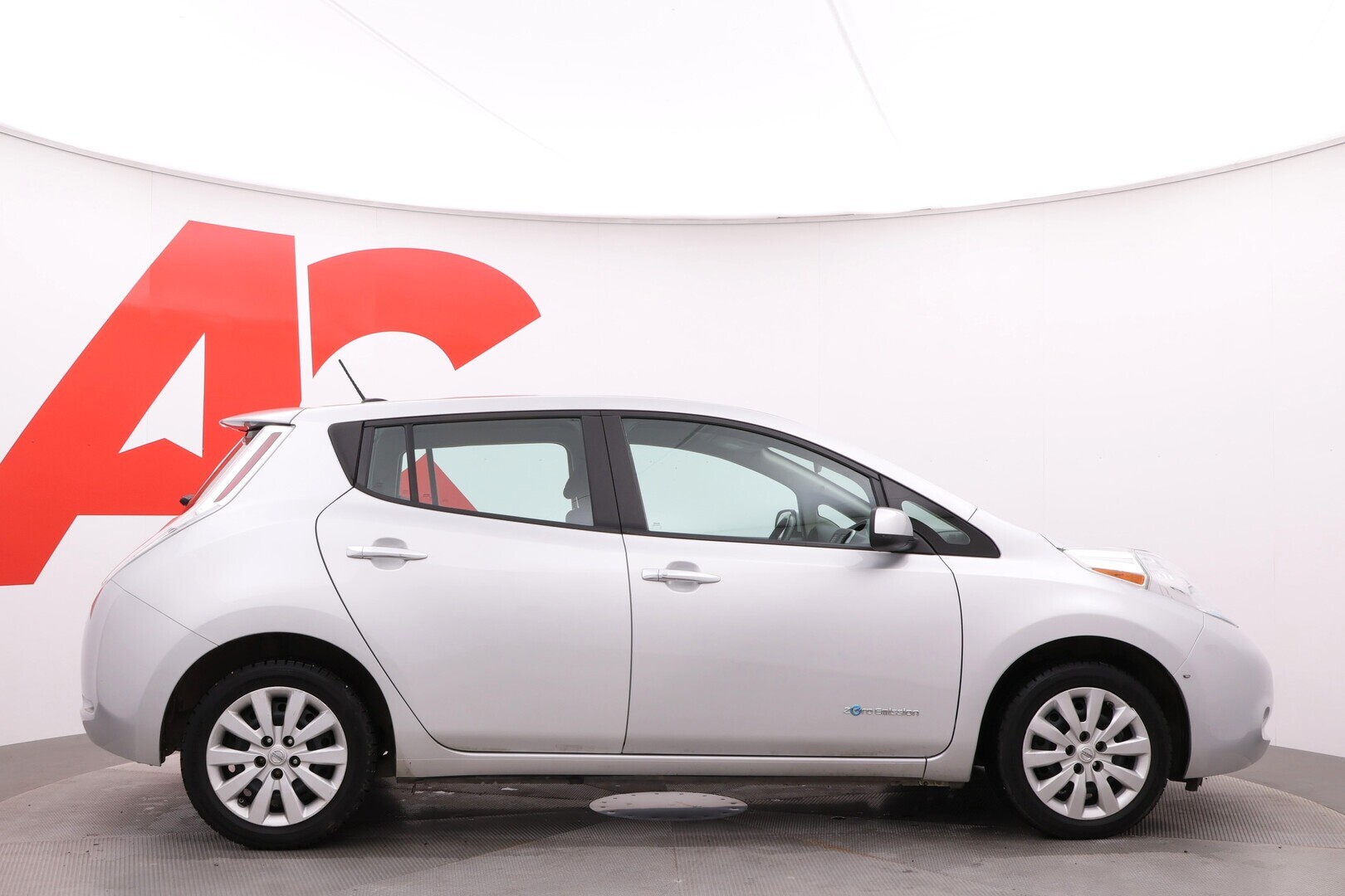 NISSAN Leaf 2014