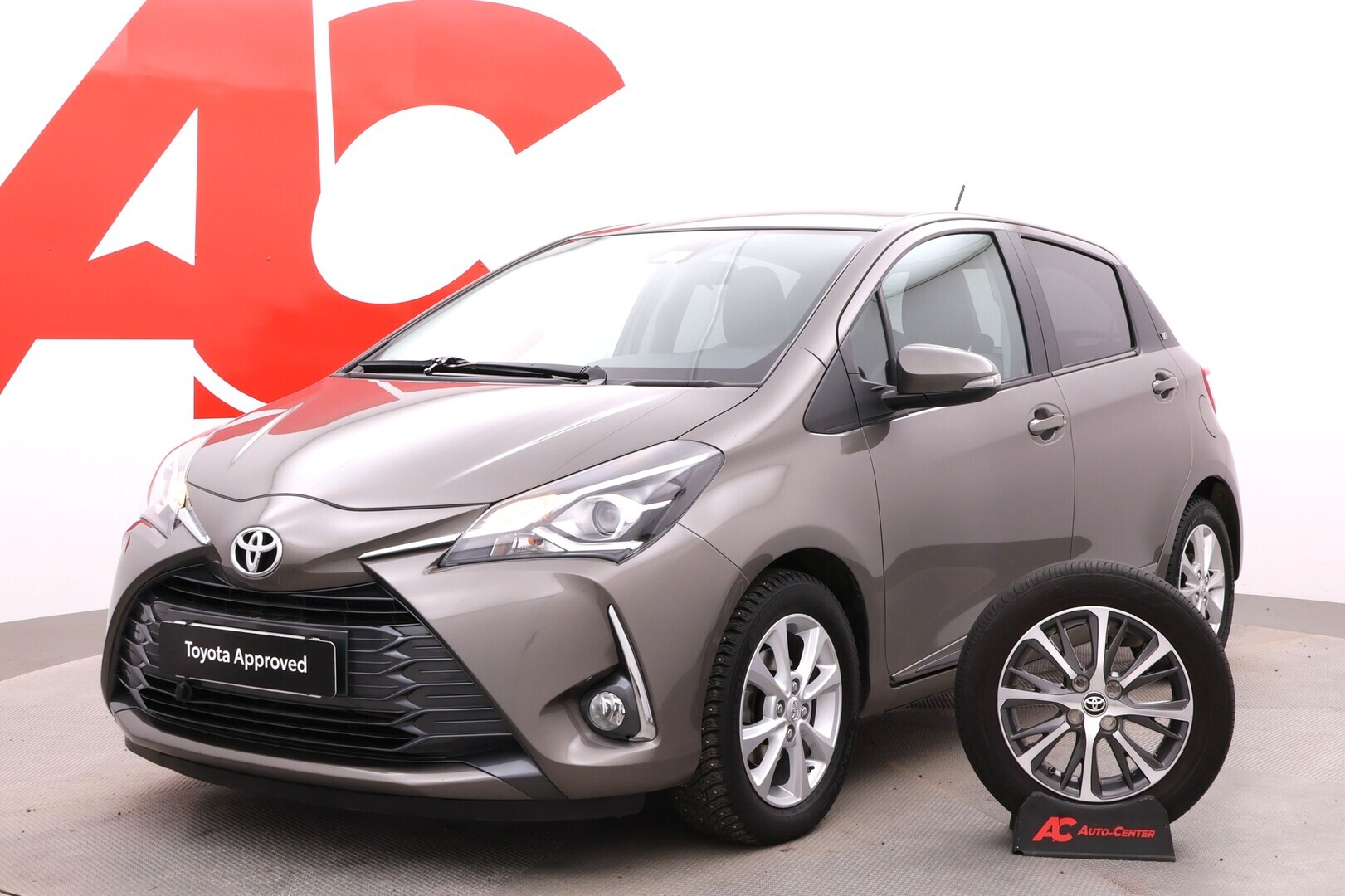 TOYOTA Yaris 2019