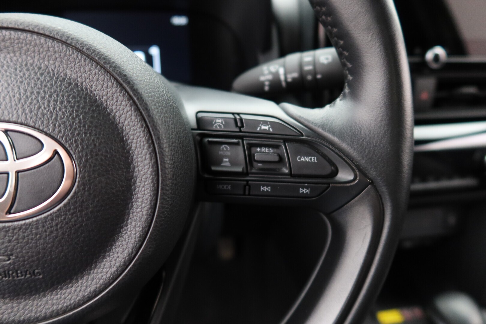 TOYOTA Yaris Cross 2024