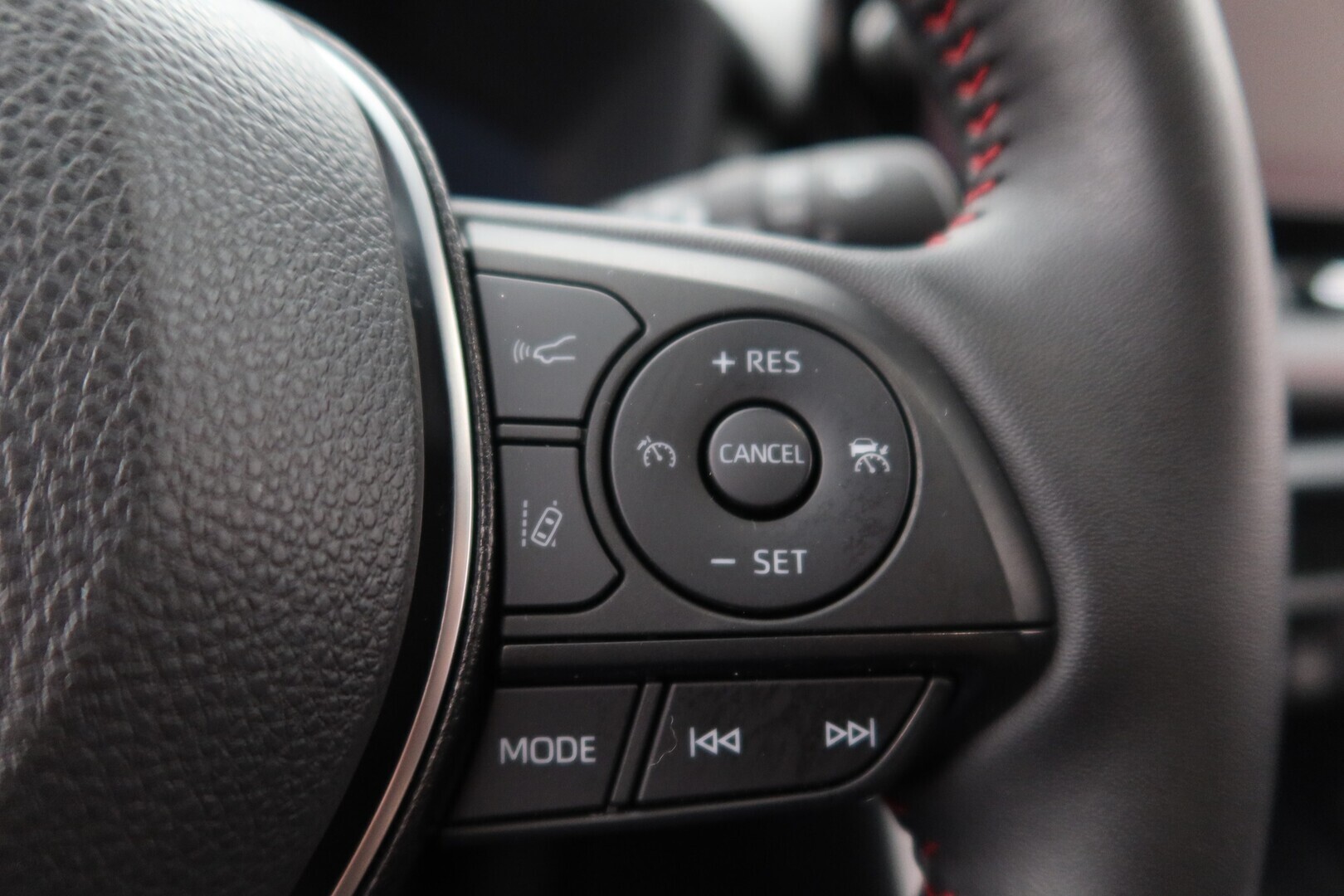 TOYOTA RAV4 Plug-in 2025