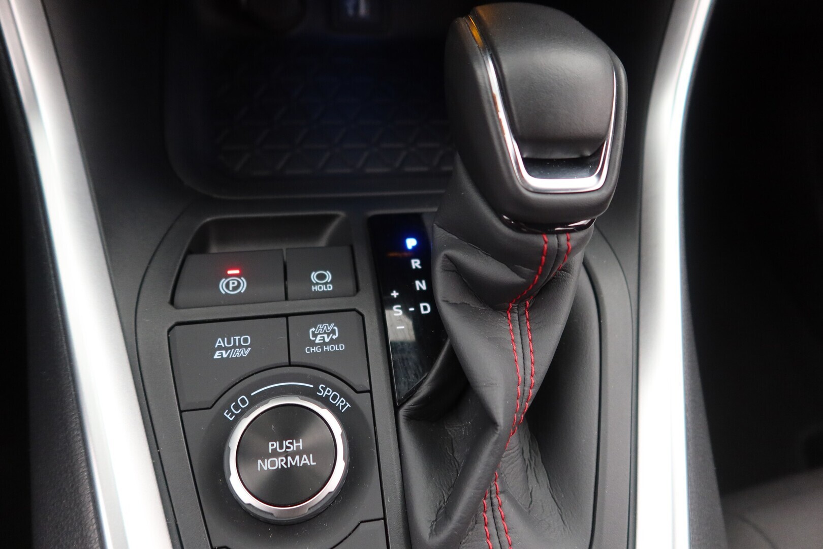 TOYOTA RAV4 Plug-in 2025