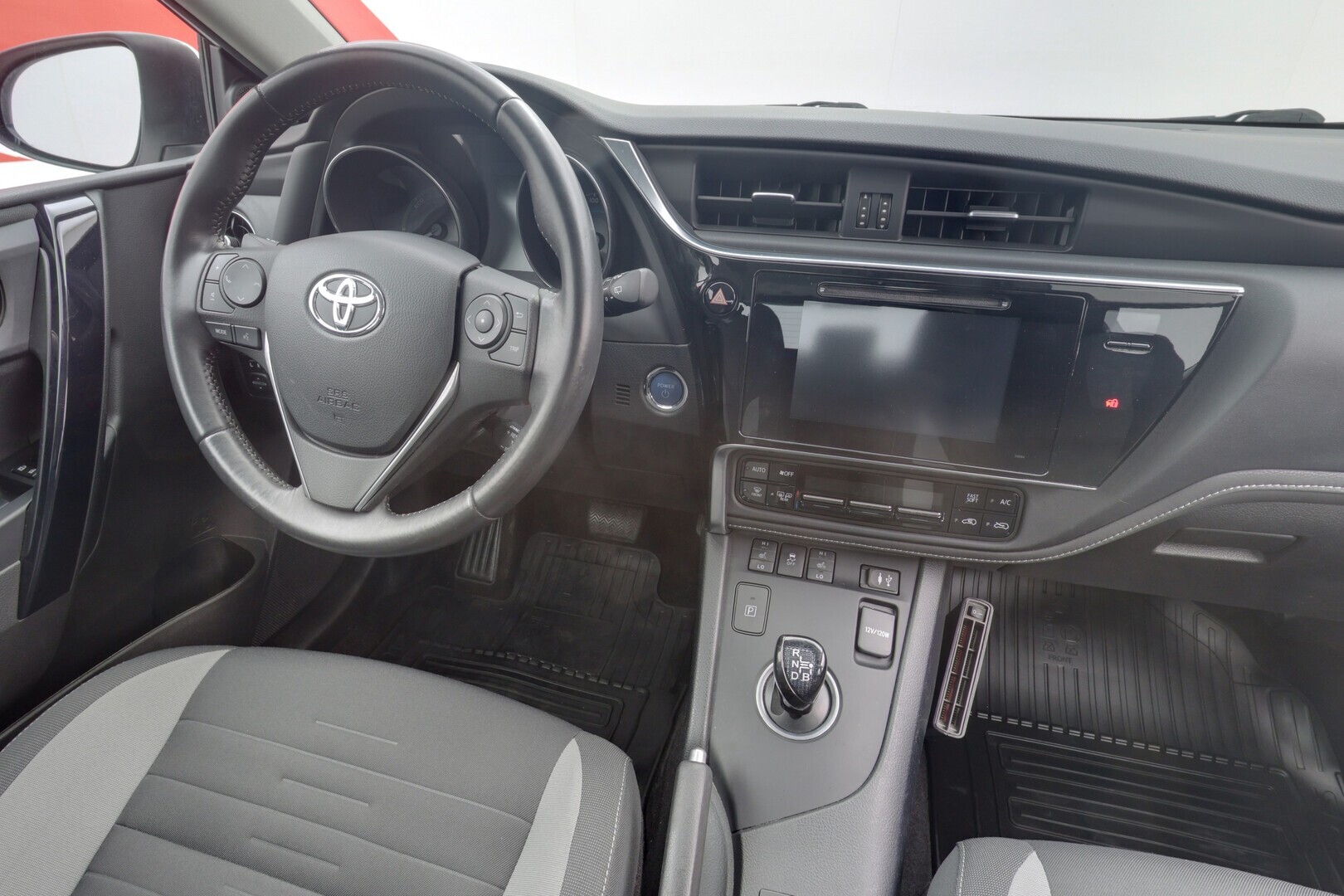 TOYOTA Auris 2015