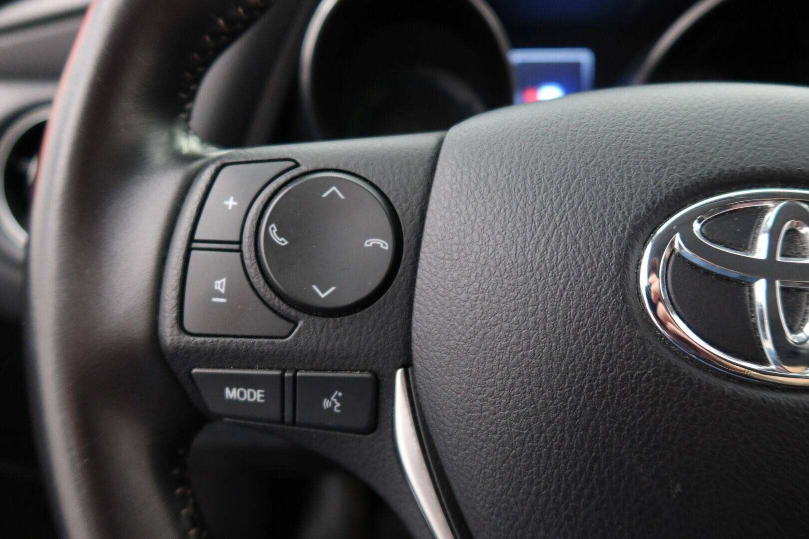 TOYOTA Auris 2015
