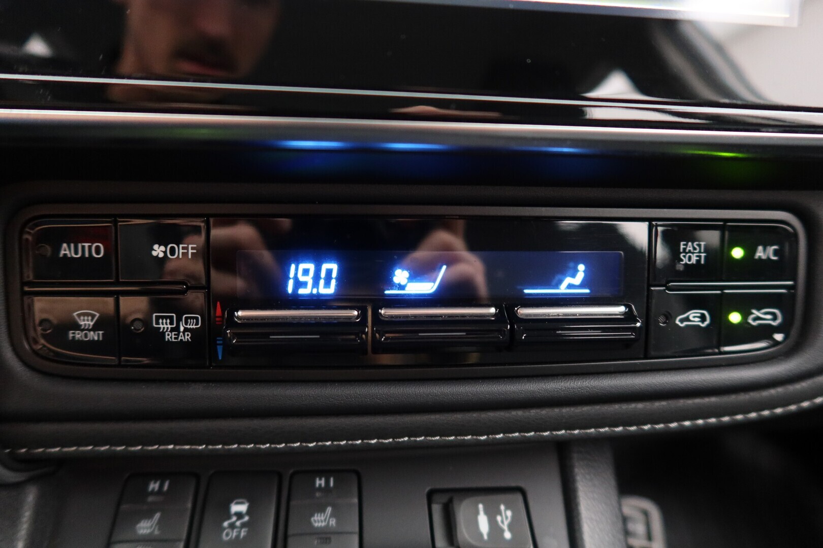 TOYOTA Auris 2015