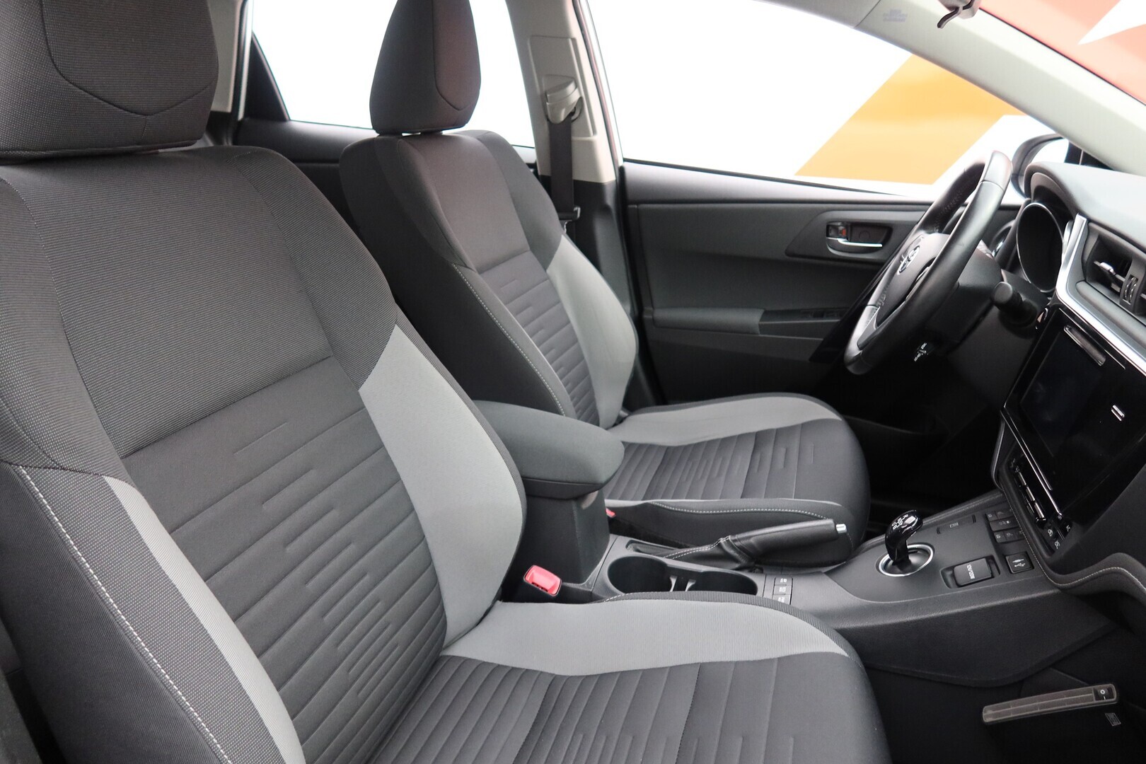 TOYOTA Auris 2015