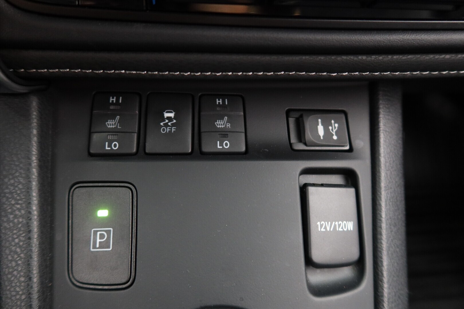 TOYOTA Auris 2015