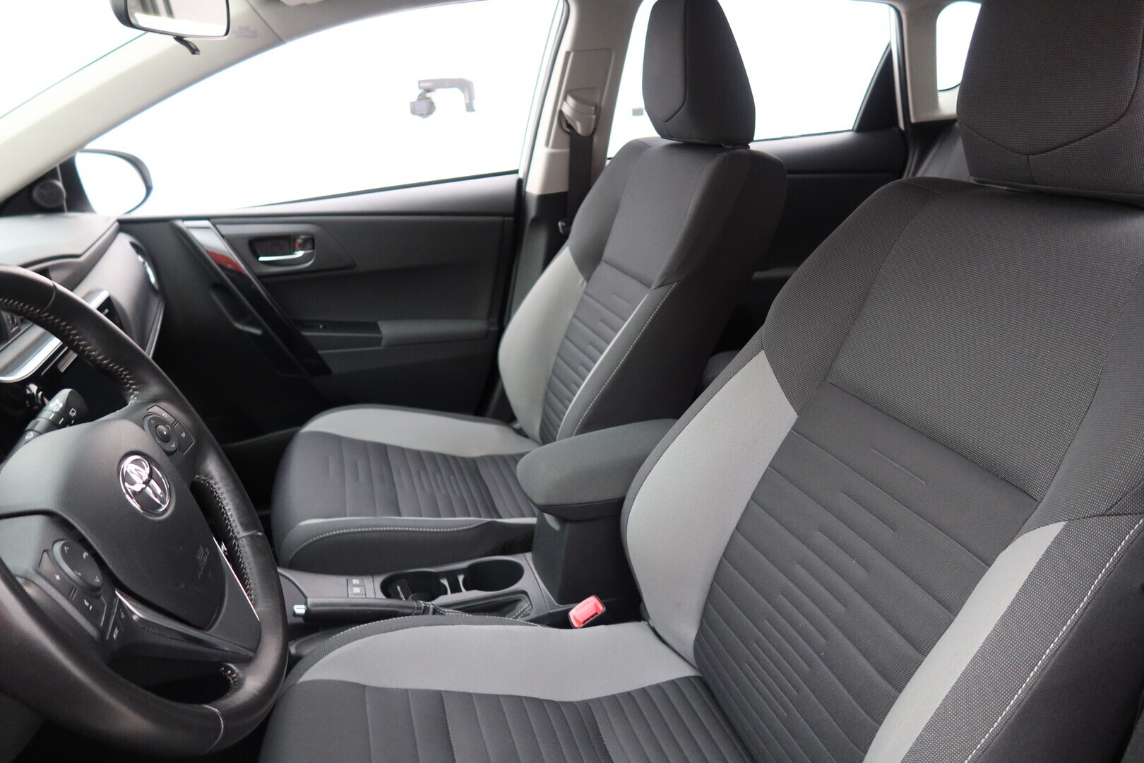 TOYOTA Auris 2015