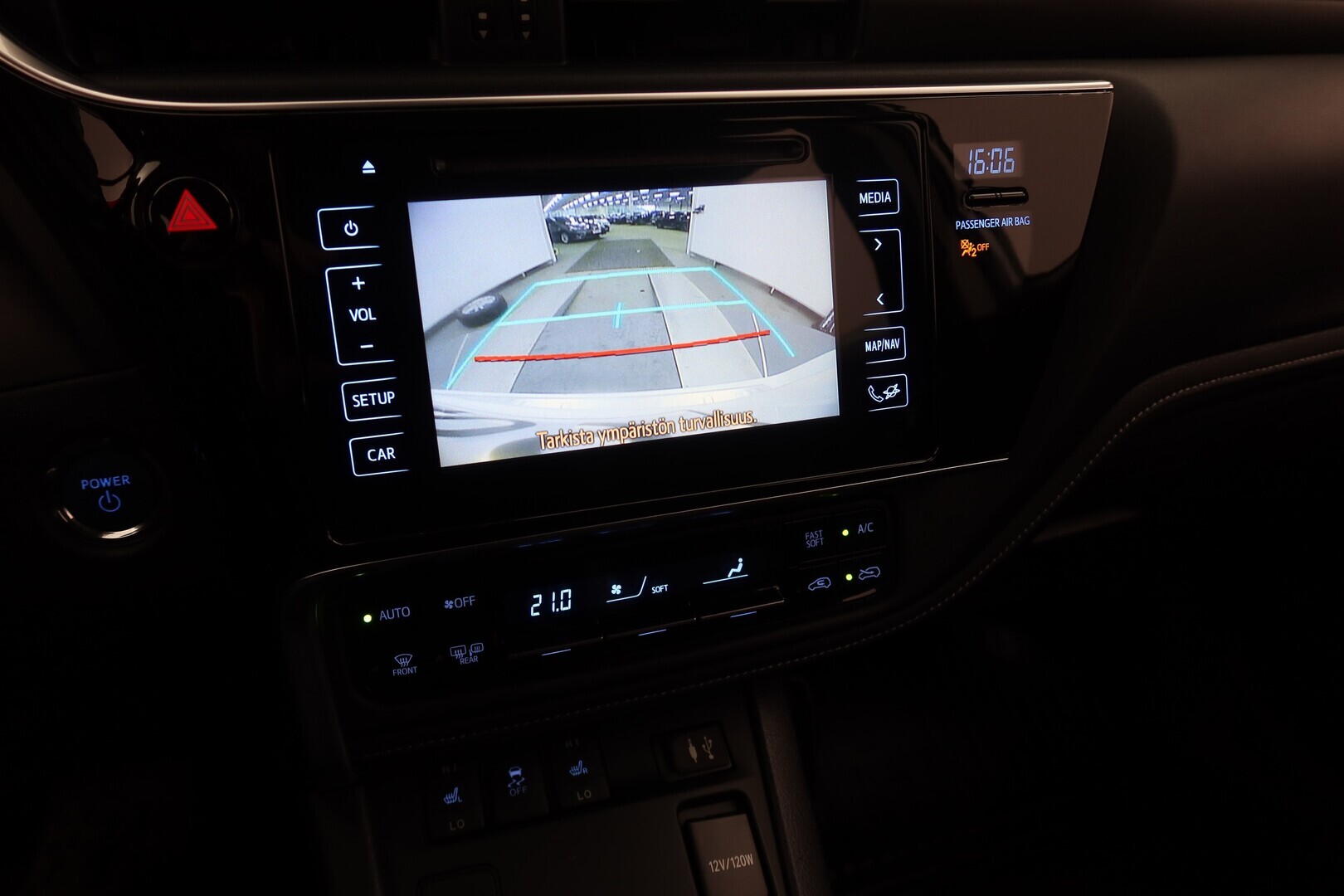 TOYOTA Auris 2016