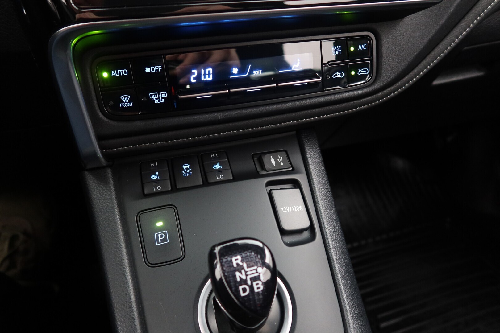 TOYOTA Auris 2016