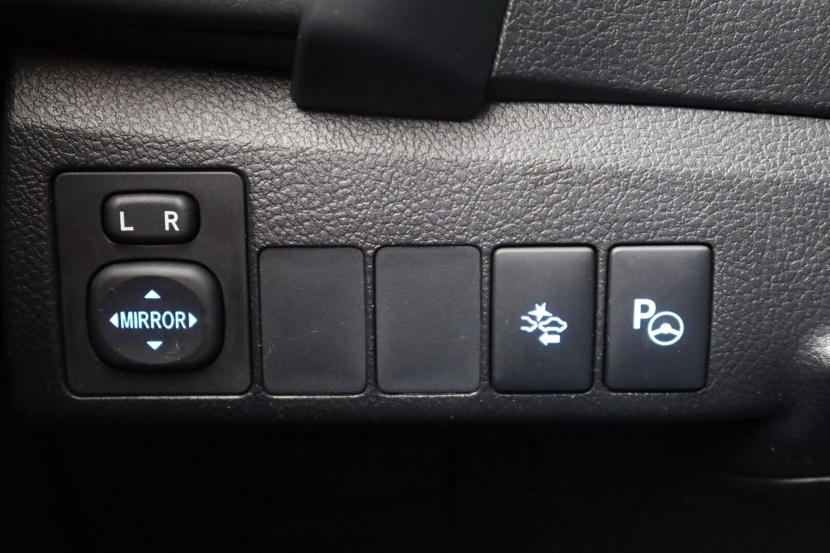 TOYOTA Auris 2016