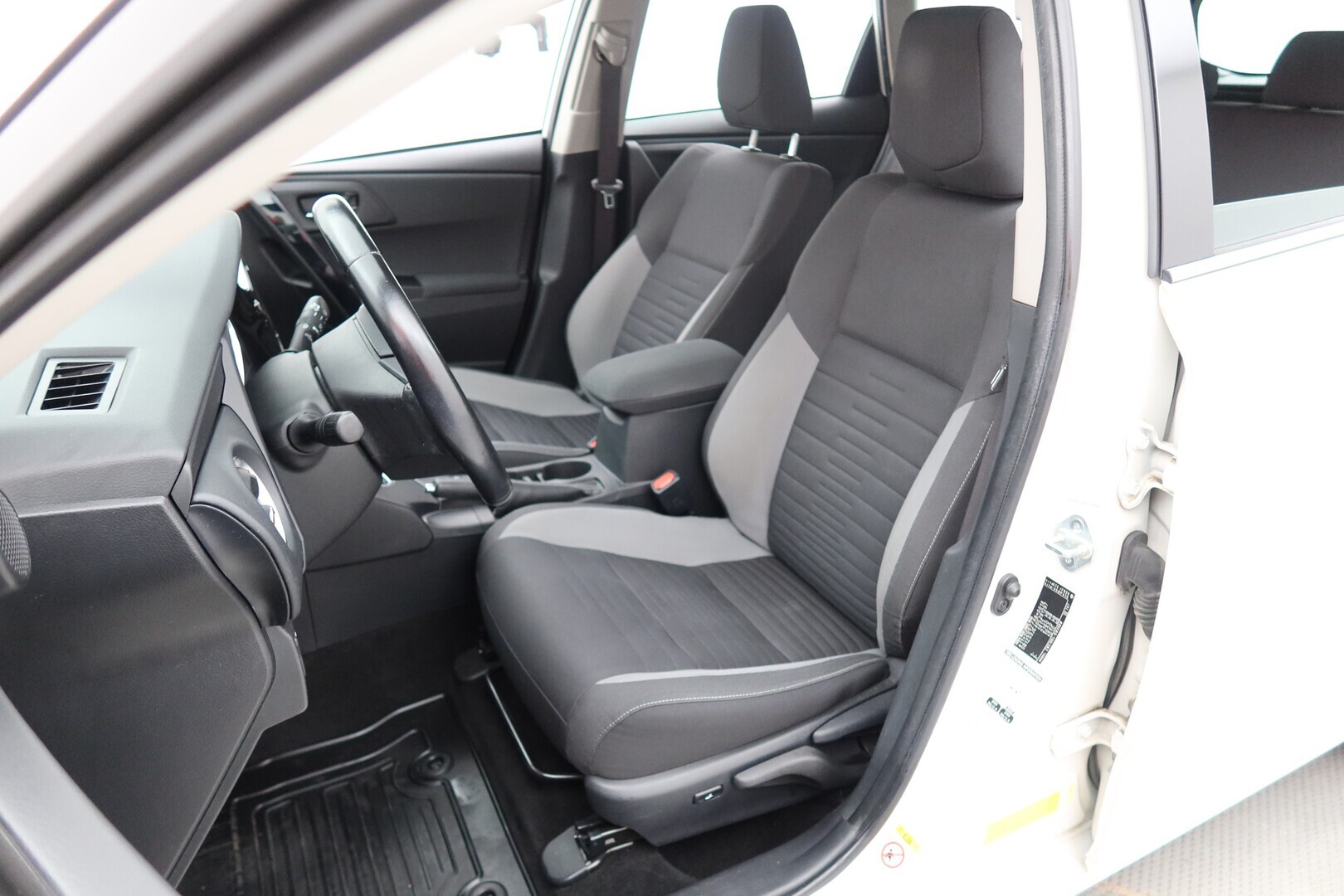 TOYOTA Auris 2016