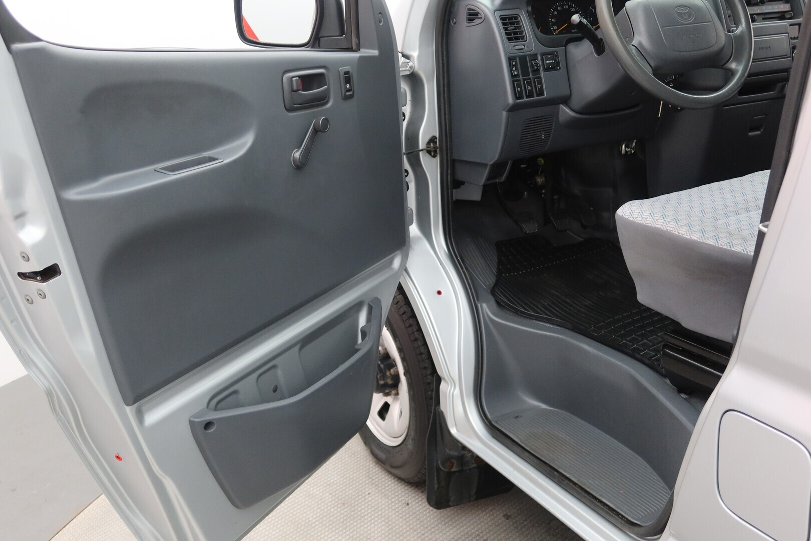 TOYOTA Hiace 2006
