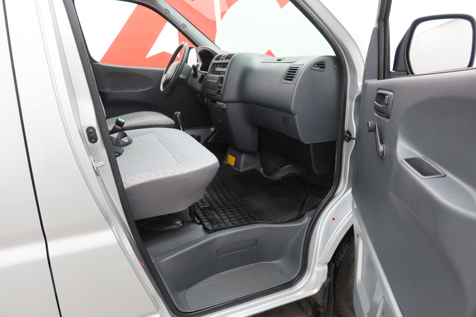 TOYOTA Hiace 2006