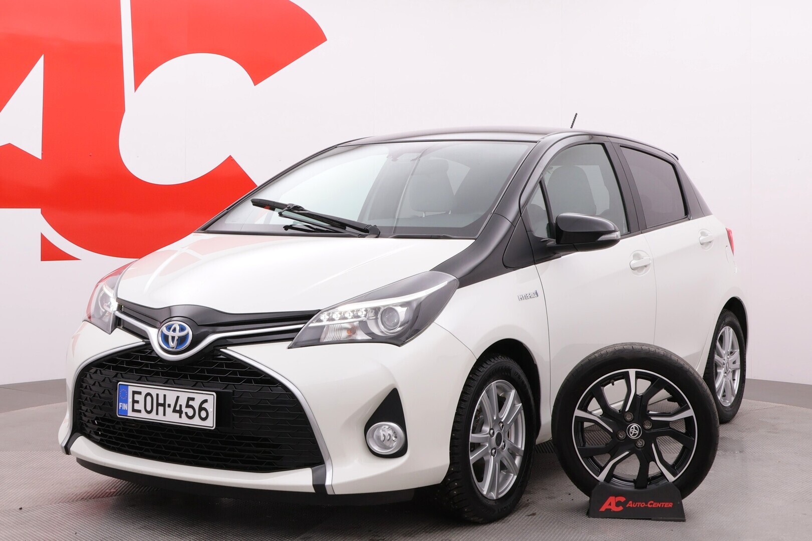 TOYOTA Yaris 2016