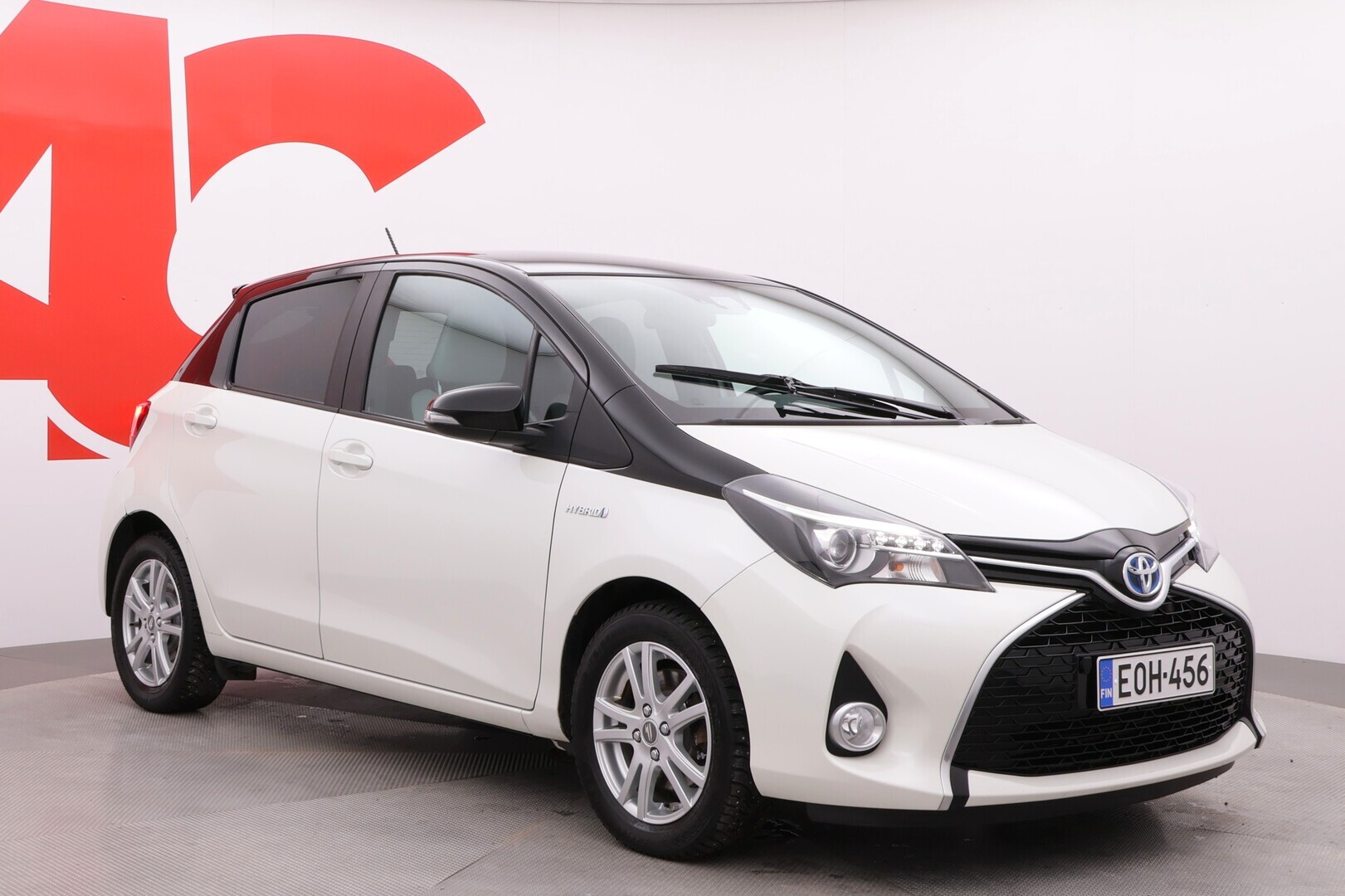 TOYOTA Yaris 2016