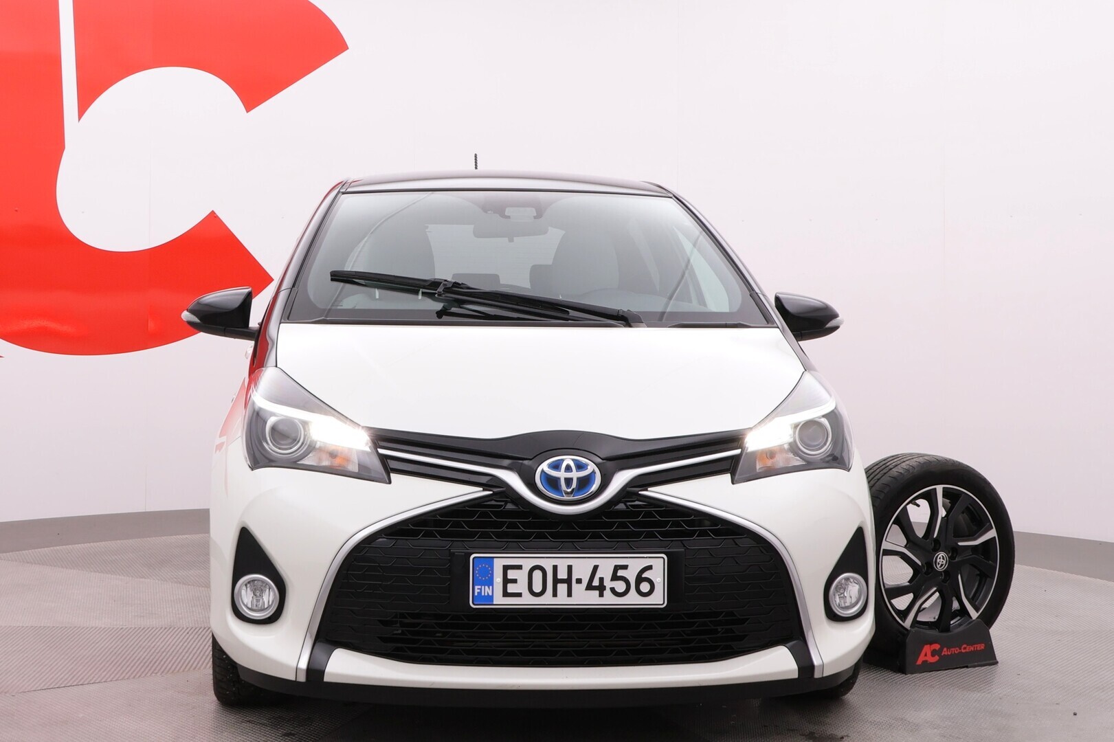 TOYOTA Yaris 2016
